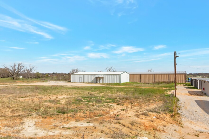 1715 N FM 51, Springtown, TX for lease - Building Photo - Image 2 of 25