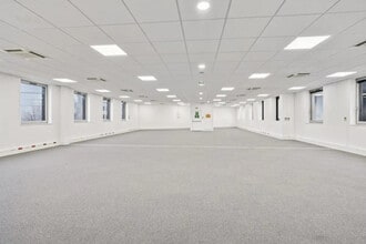 3-5 Promenade De La Bonnette, Gennevilliers for lease Interior Photo- Image 1 of 16