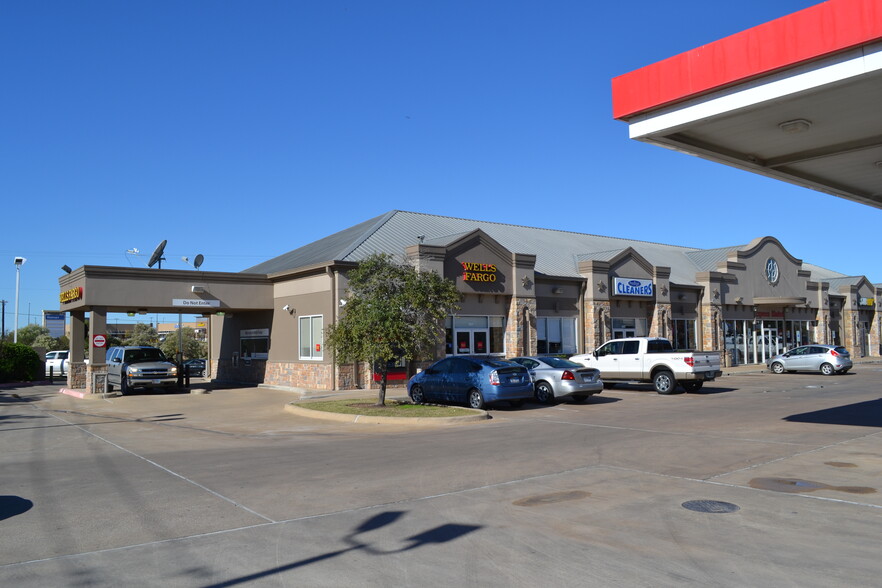 521 N Harvey Mitchell Pky, Bryan, TX for lease - Building Photo - Image 1 of 4