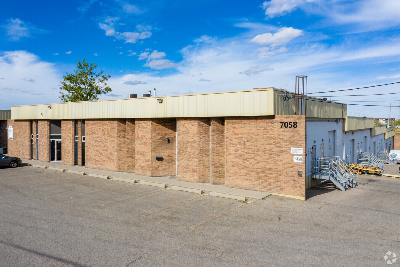 7058 Farrell Rd SE, Calgary, AB T2H 0T2