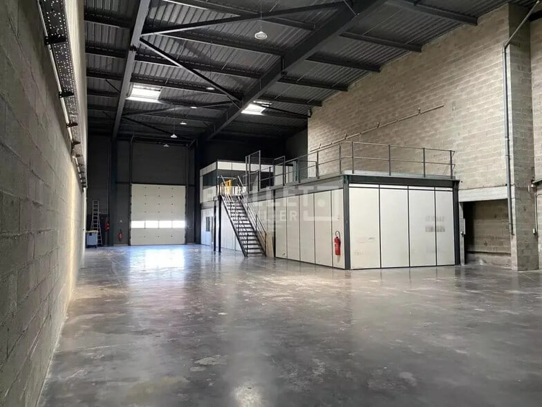 Industrial in Fréjus for lease - Interior Photo - Image 2 of 8