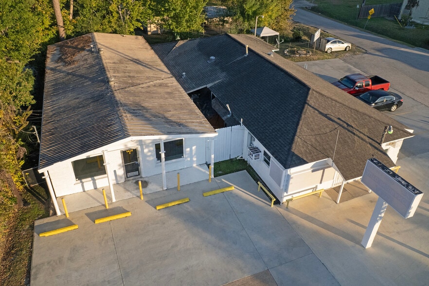 1426 Gessner Rd, Houston, TX for lease - Building Photo - Image 2 of 6