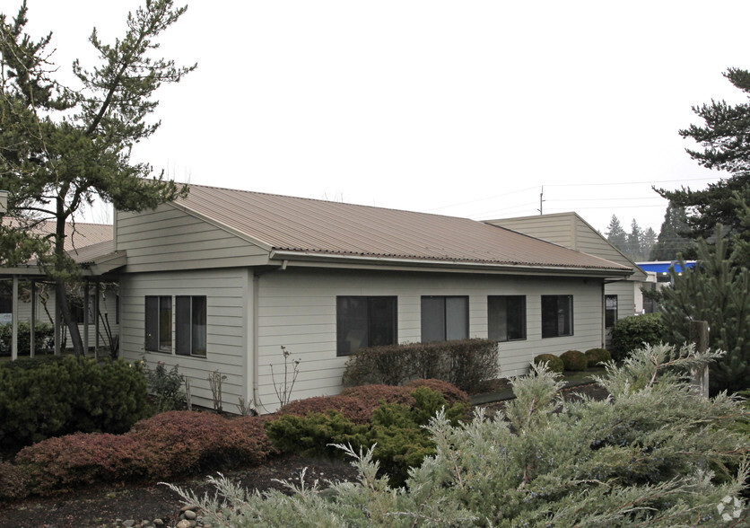 17175 SW Tualatin Valley Hwy, Beaverton, OR for lease - Building Photo - Image 1 of 13