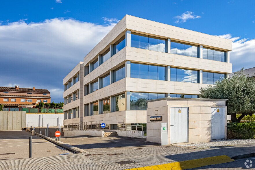 Carrer Charles Robert Darwin, 22, Paterna, Valencia for lease - Building Photo - Image 3 of 4