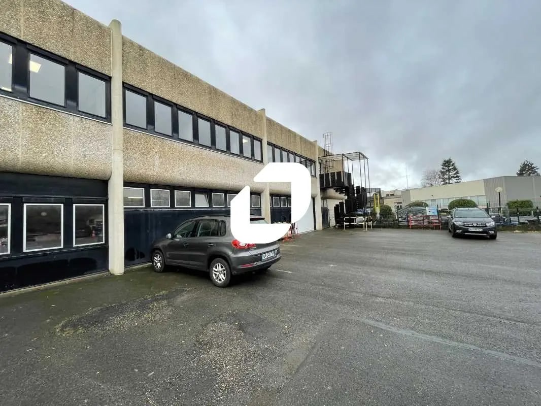 Office in Villebon-sur-Yvette for lease Building Photo- Image 1 of 8