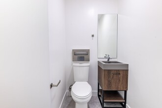 203-215 N Victory Blvd, Burbank, CA for lease Interior Photo- Image 1 of 7