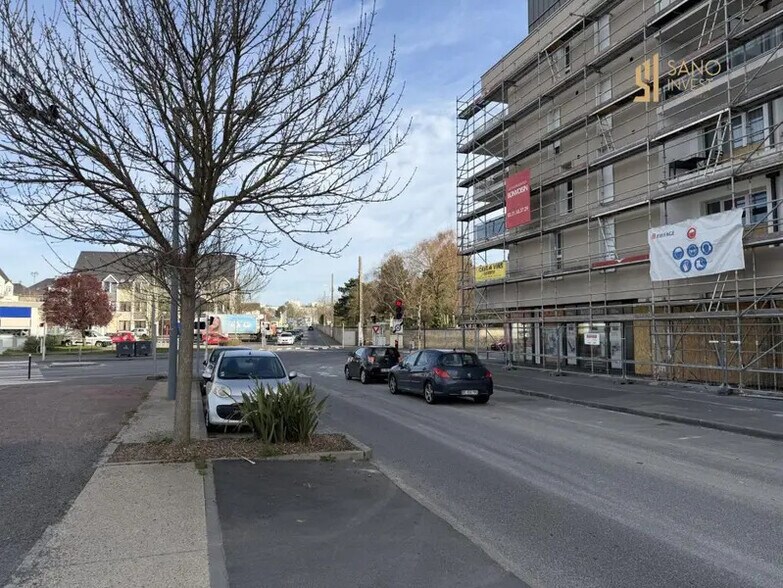 Retail in Caen for lease - Building Photo - Image 2 of 5