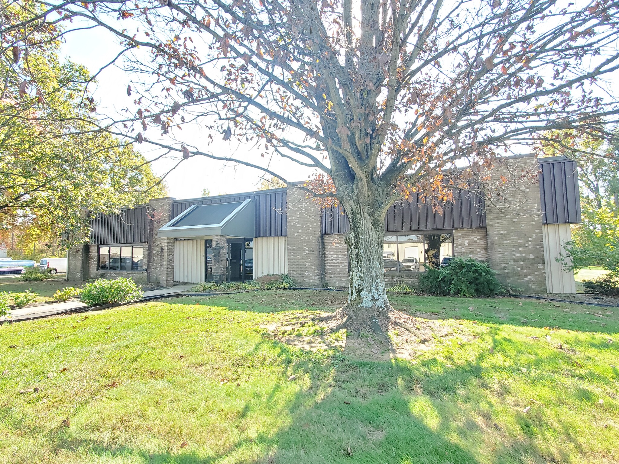 2546 Locust Creek Dr, Evansville, IN for sale Primary Photo- Image 1 of 1