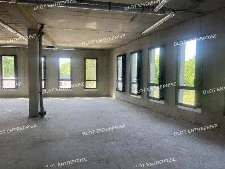Office in Ploërmel for lease - Building Photo - Image 3 of 7