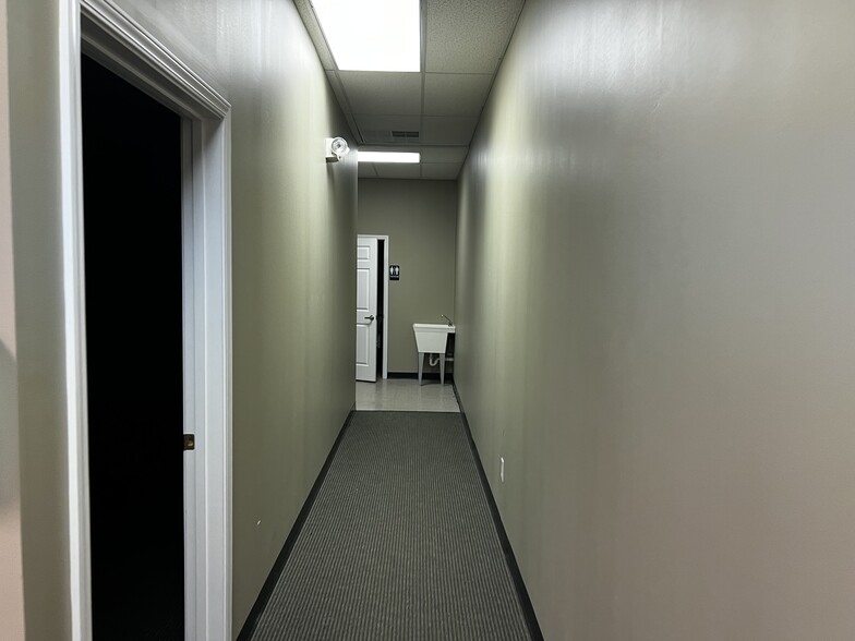 5200 N Illinois St, Fairview Heights, IL for lease - Interior Photo - Image 2 of 10