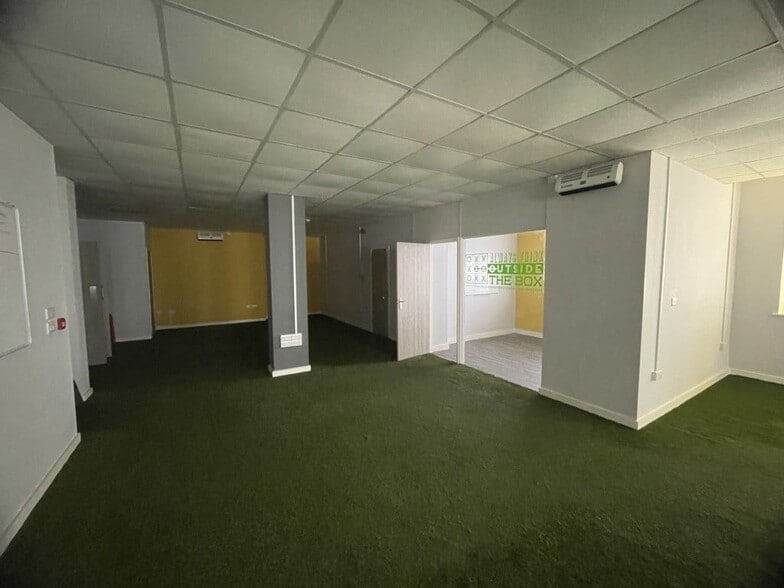 63-65 East Para, Bradford for sale - Interior Photo - Image 3 of 6