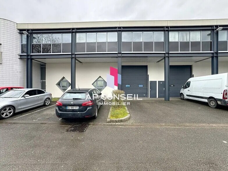 Office in Élancourt for lease - Building Photo - Image 1 of 7