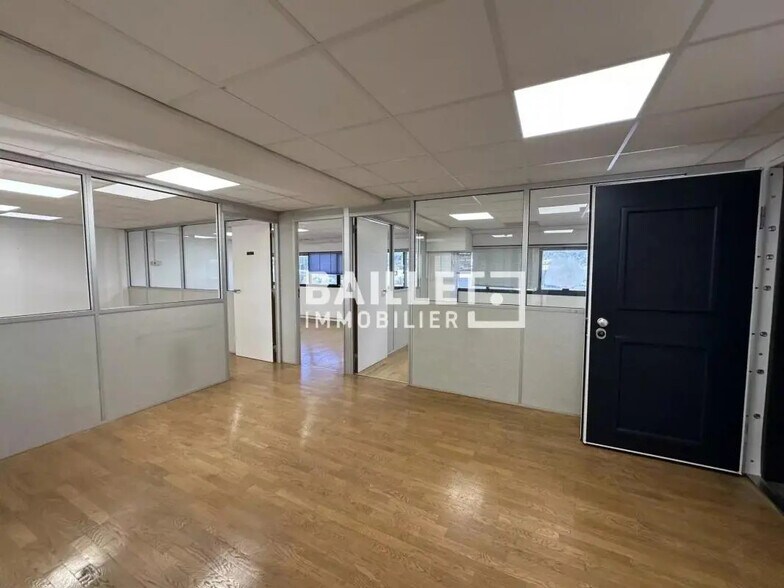 Office in Villeneuve-Loubet for lease - Interior Photo - Image 1 of 11