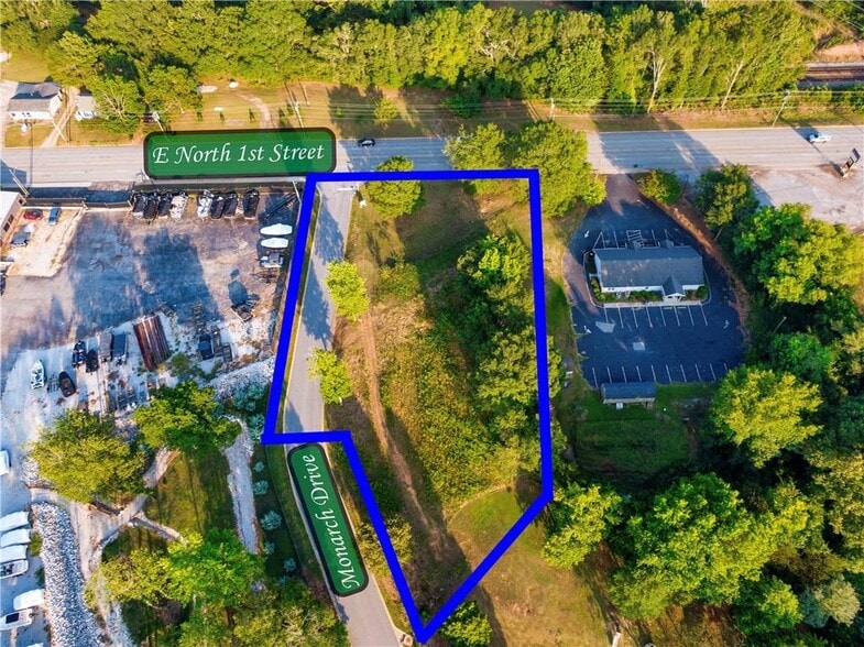 911 E North 1st St, Seneca, SC for sale - Building Photo - Image 3 of 8