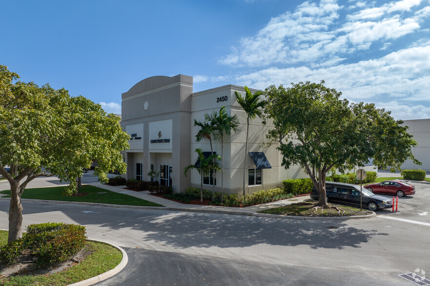 2450 W Sample Rd, Pompano Beach, FL for lease - Primary Photo - Image 1 of 15