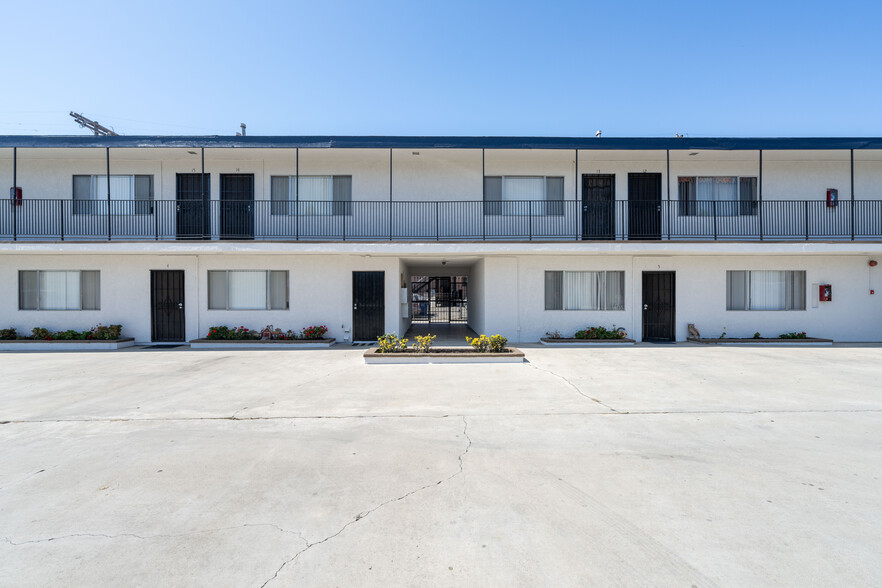 Multifamily in Wilmington, CA for sale - Primary Photo - Image 1 of 1