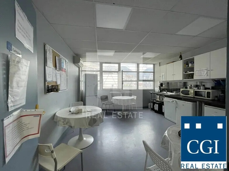 Office in Grenoble for lease - Building Photo - Image 3 of 8