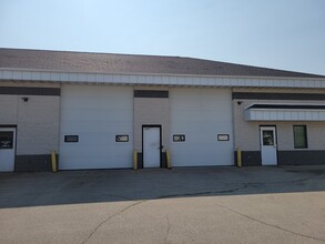 3165 Yeager Dr, Green Bay, WI for lease Building Photo- Image 1 of 8