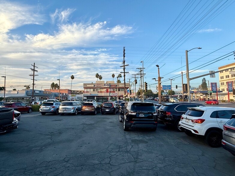 6759 Sepulveda Blvd, Van Nuys, CA for lease - Building Photo - Image 3 of 11