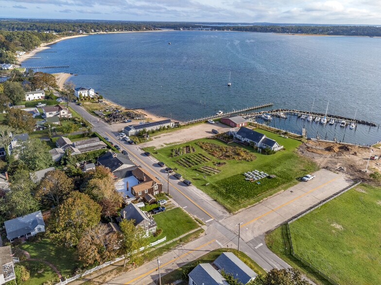 835 1st St, New Suffolk, NY 11956