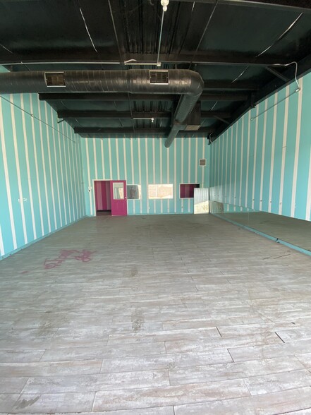 4716 District Blvd, Bakersfield, CA for lease - Interior Photo - Image 3 of 6