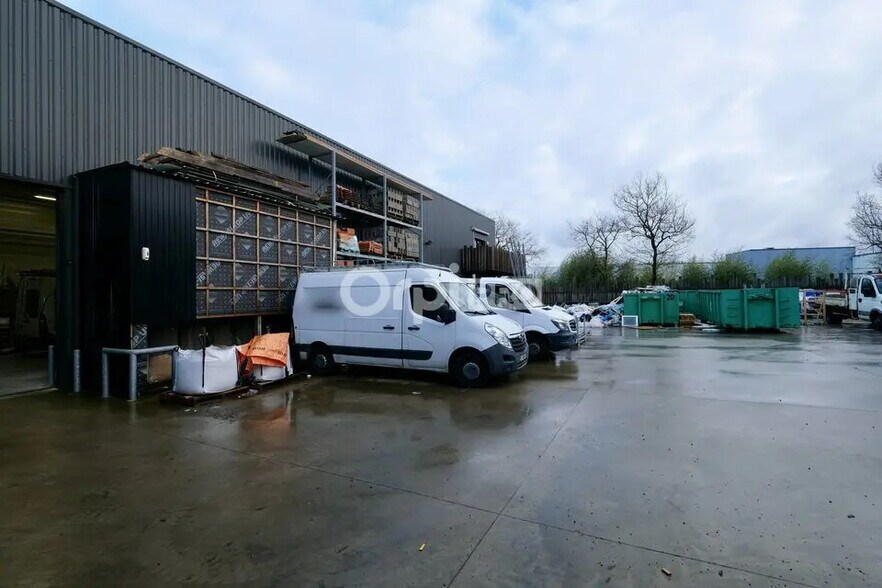 Flex in Les Sorinières for lease - Building Photo - Image 1 of 4