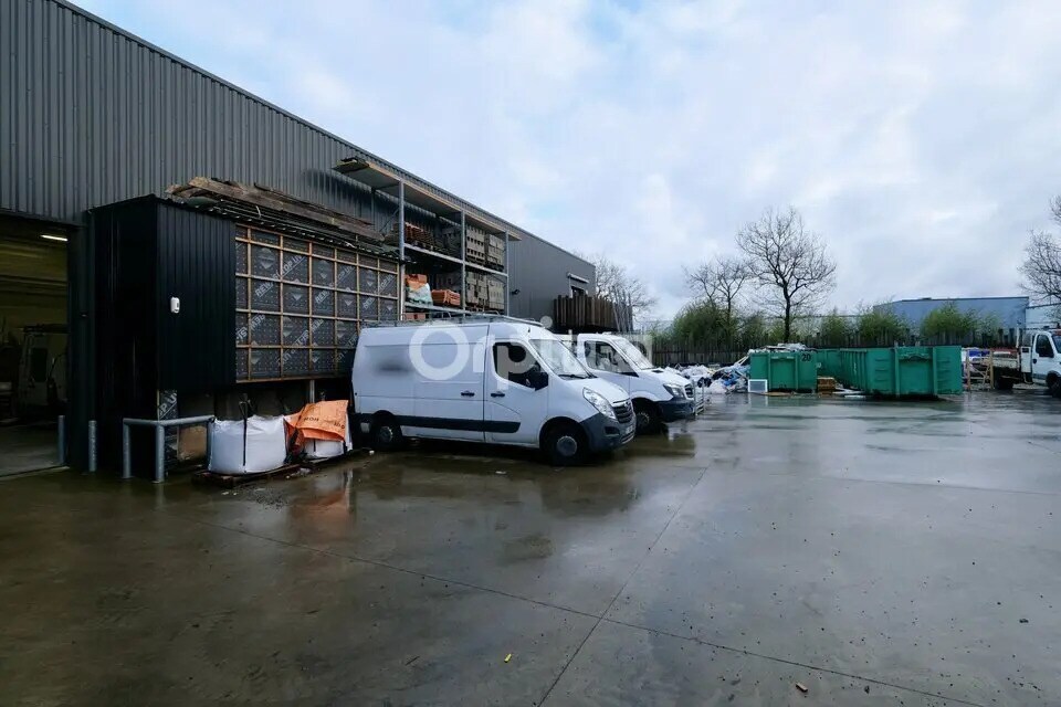 Location Local d'activités 990 m² - Photo 1