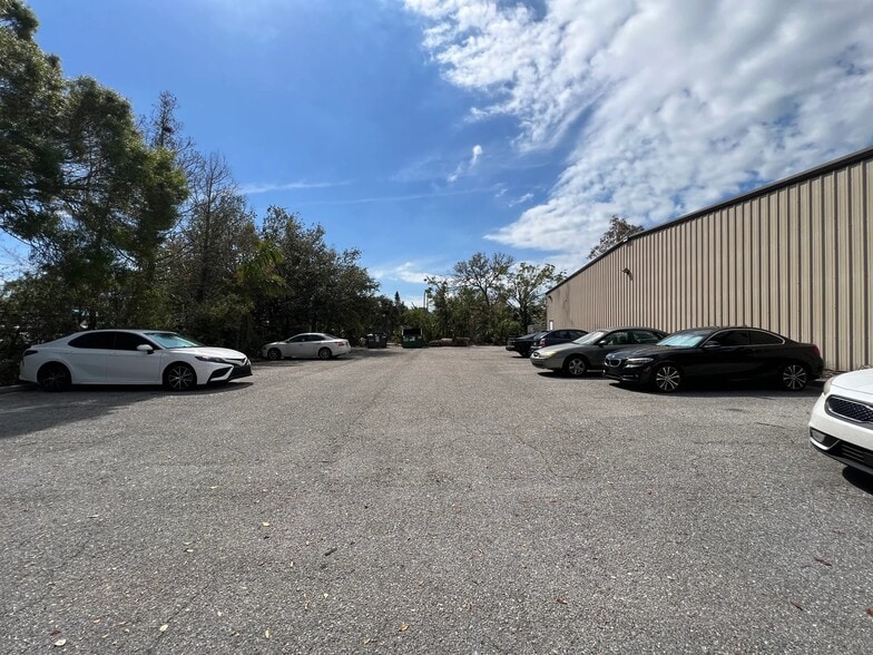 1074 N Orange Ave, Sarasota, FL for lease - Building Photo - Image 3 of 22