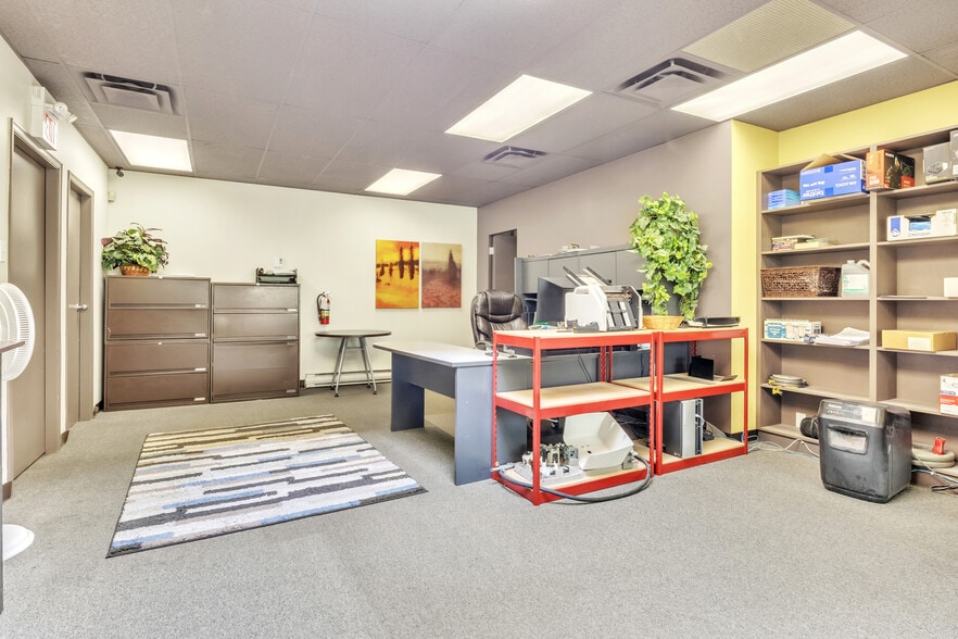 11871 Horseshoe Way, Richmond, BC for lease - Building Photo - Image 3 of 11