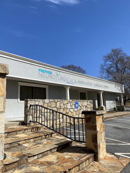 211 Chicopee Dr, Marietta, GA for lease - Building Photo - Image 1 of 25