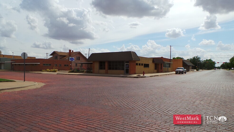 629 Baltimore St, Plainview, TX for lease - Building Photo - Image 2 of 17