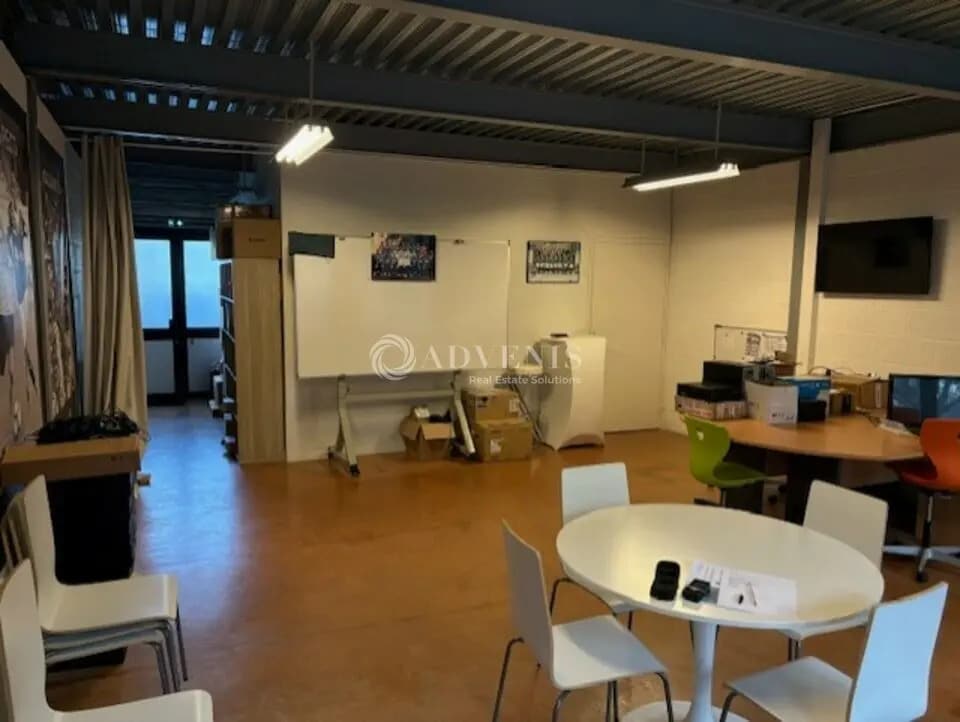 Location Commerce 65 m² - Photo 1