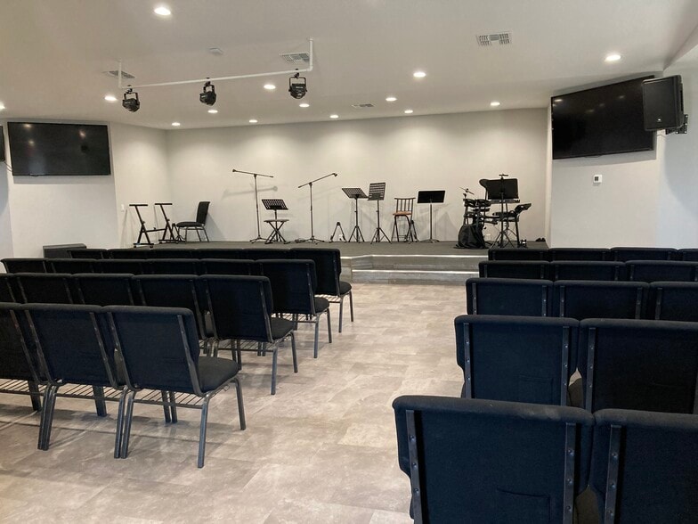 2646 Stonewood Park Loop, Land O Lakes, WI for lease - Interior Photo - Image 3 of 9