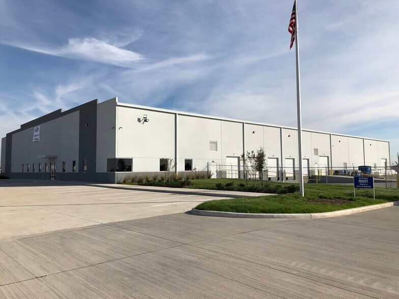 Westfield Commerce & Westfield Village Dr, Katy, TX for lease - Clay Commerce Park - Image 1 of 8