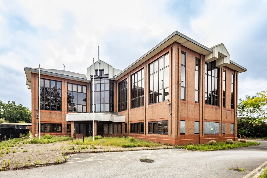 1-3 Cross Ln, Salford for sale - Primary Photo - Image 1 of 1