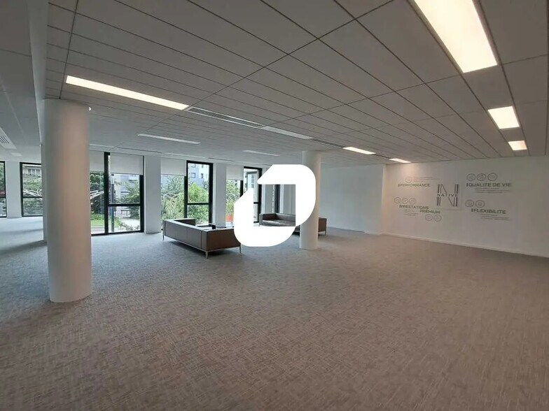 2 Avenue De La Gare, Montigny-le-Bretonneux for lease - Building Photo - Image 2 of 37