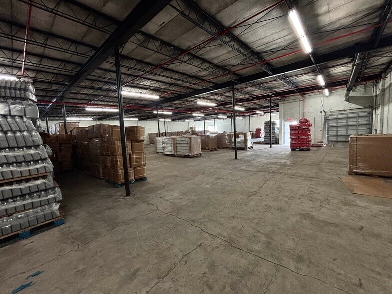 6220 NW 37th Ave, Miami, FL for lease - Building Photo - Image 3 of 4