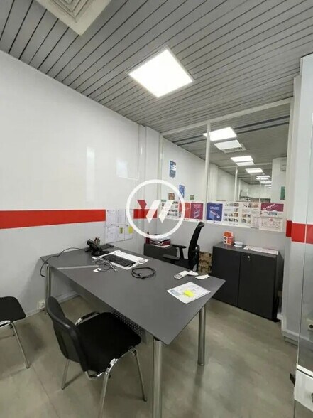 Retail in Marseille for lease - Interior Photo - Image 3 of 7