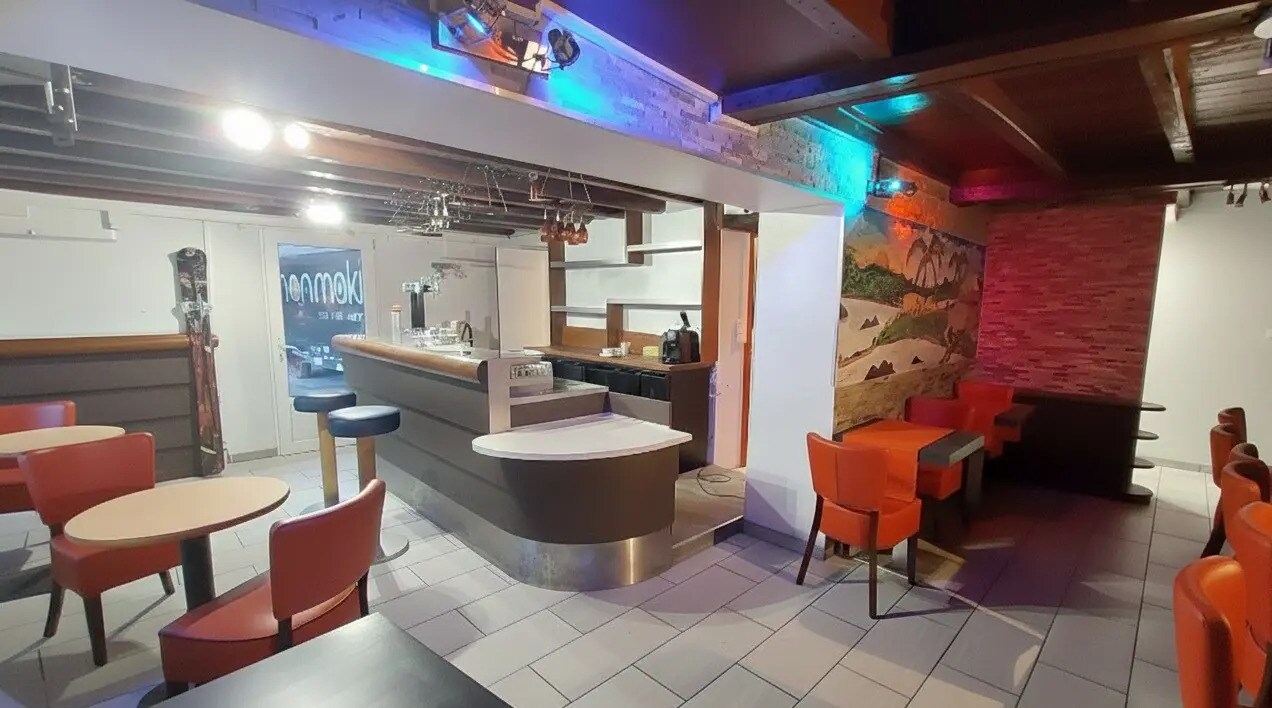 Retail in Poitiers for lease Interior Photo- Image 1 of 7