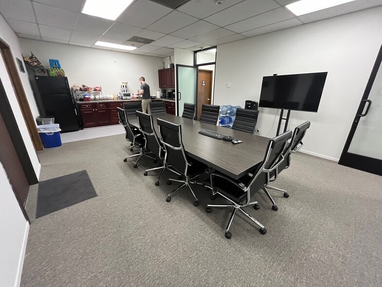 10934-10940 Portal Dr, Los Alamitos, CA for lease - Interior Photo - Image 3 of 9