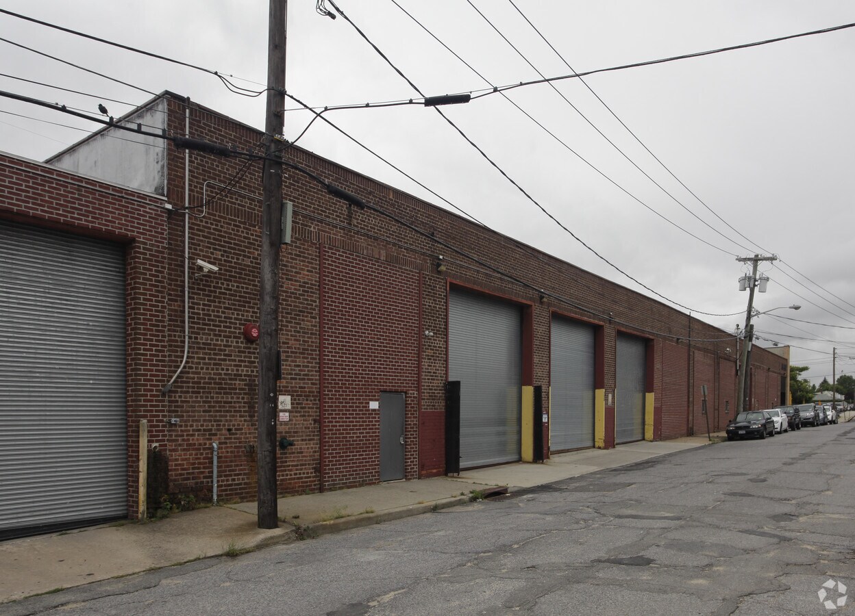 180188 Atlantic Ave, Garden City Park, NY 11040