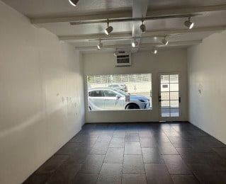 8064-8066 Melrose Ave, Los Angeles, CA for lease - Interior Photo - Image 3 of 3