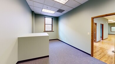 Flinn St, Batavia, IL for lease Interior Photo- Image 1 of 25