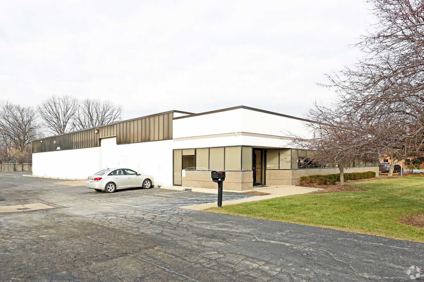 711 Stephenson Hwy, Troy, MI 48083