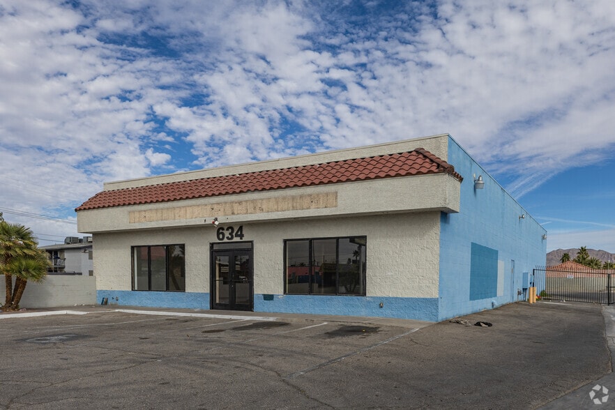 634 N Eastern Ave, Las Vegas, NV for lease - Primary Photo - Image 1 of 6
