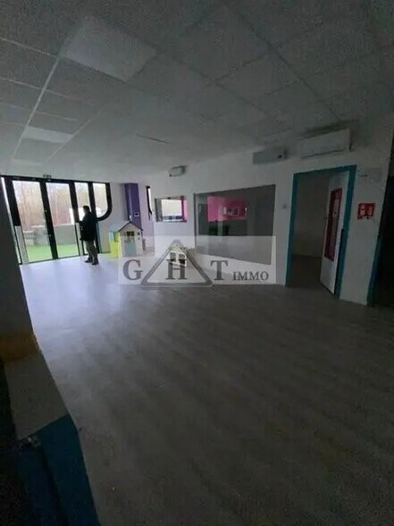 Office in Villebon-sur-Yvette for sale - Interior Photo - Image 2 of 3