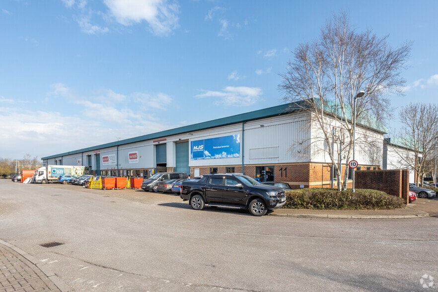 Caen Vw, Swindon for sale - Primary Photo - Image 1 of 1