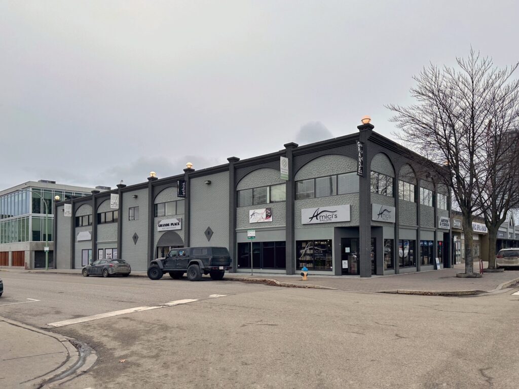 1610 Bertram St, Kelowna, BC for sale Primary Photo- Image 1 of 1