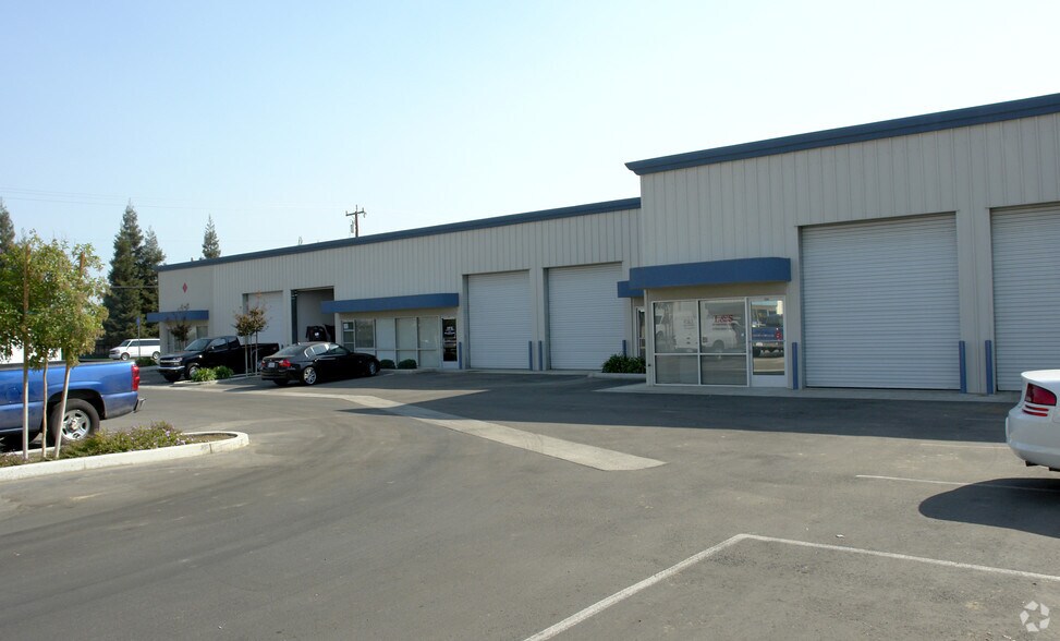 3807 Patton Way, Bakersfield, CA for lease - Building Photo - Image 2 of 2