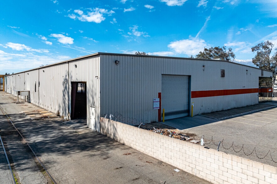 10820 Hemlock Ave, Fontana, CA for lease - Building Photo - Image 3 of 7